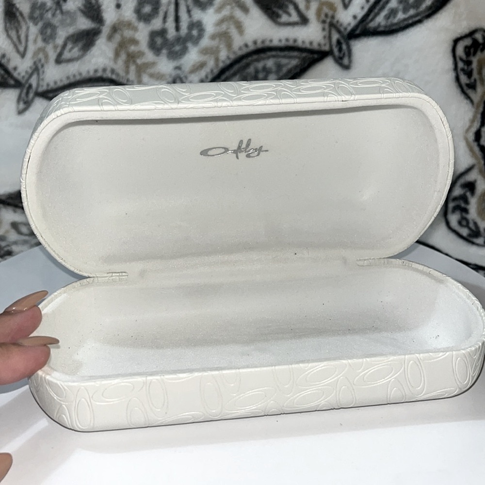 Oakley Logo "Signature O" Hard shell Men’s Sunglasses Case, White